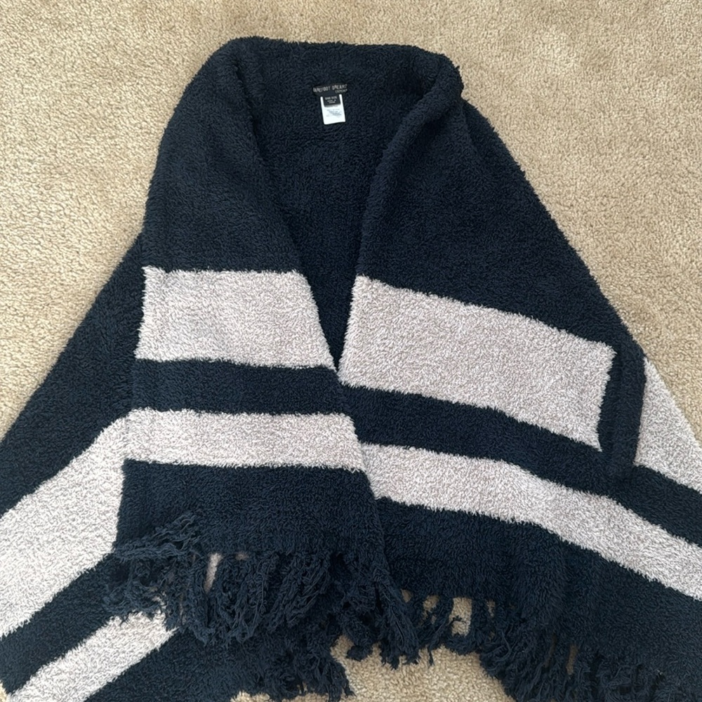 Barefoot Dreams Cozychic poncho in excellent condition! Perfect for the winter